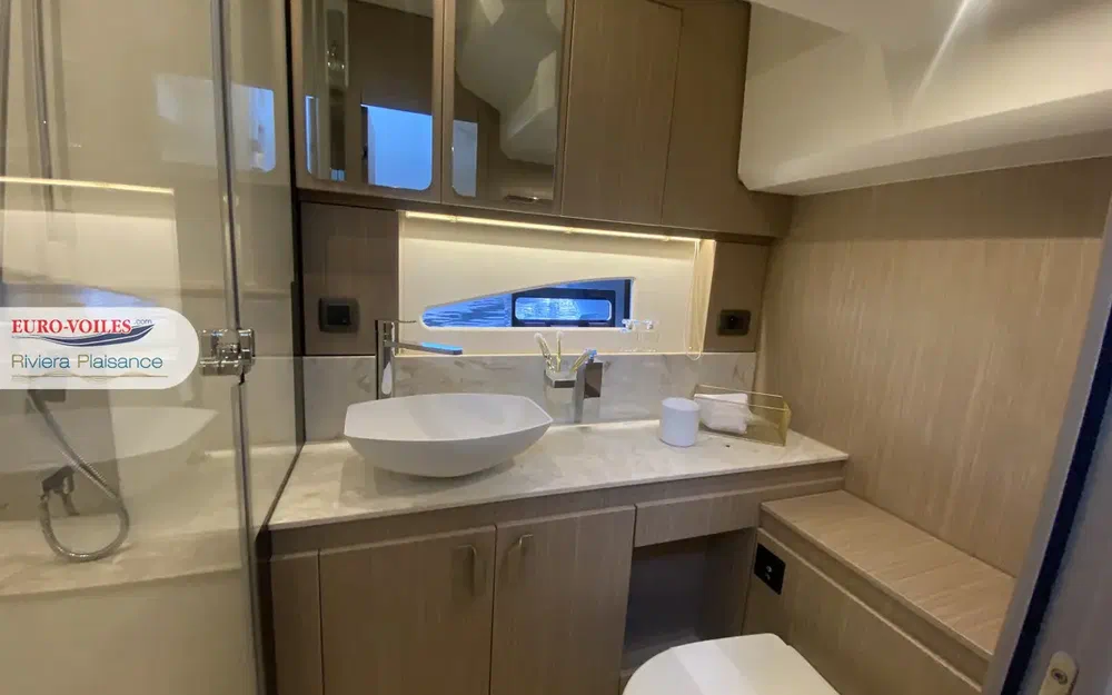 slider 18 Prestige Yachts F4.9