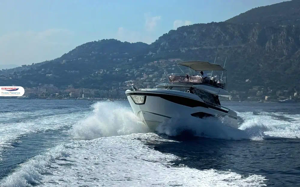 slider 1 Prestige Yachts F4.9