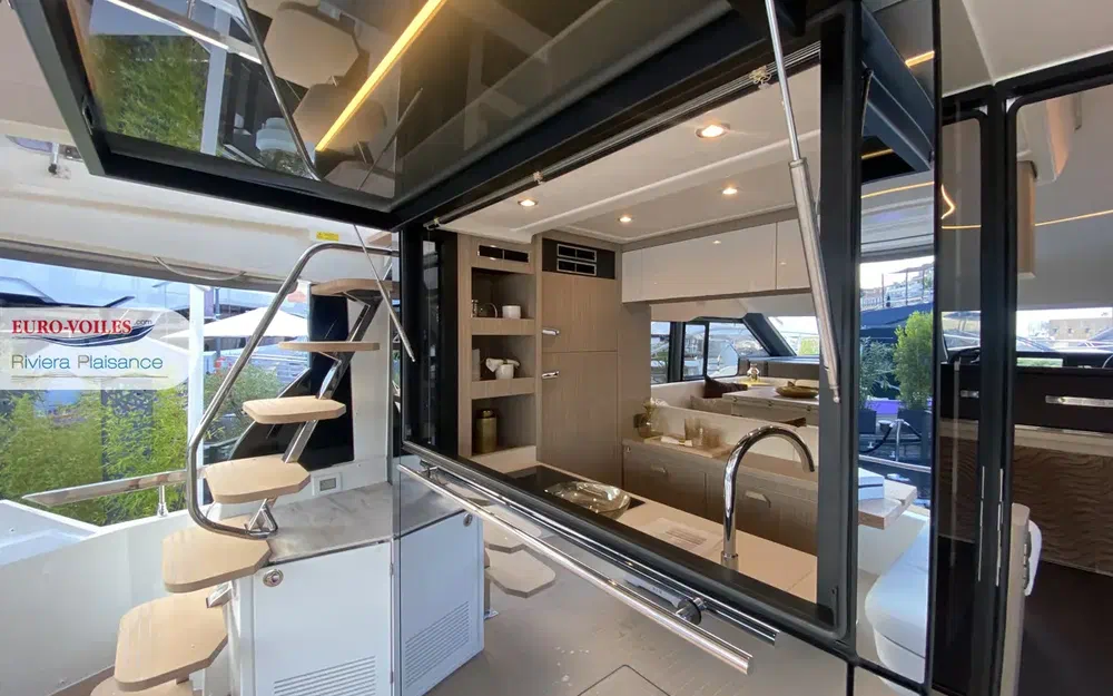 slider 4 Prestige Yachts F4.9
