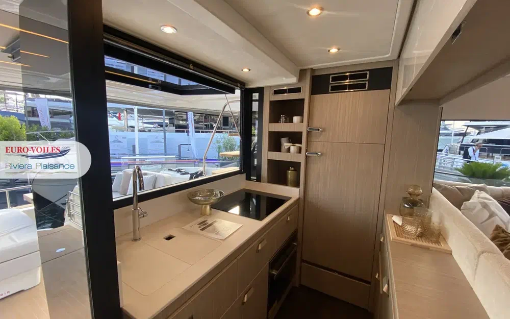 slider 6 Prestige Yachts F4.9
