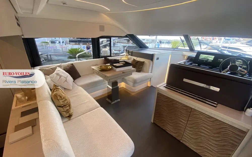 slider 7 Prestige Yachts F4.9