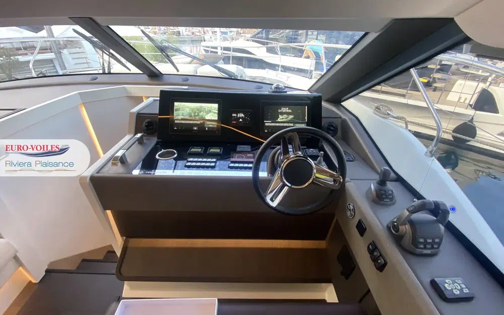 slider 8 Prestige Yachts F4.9