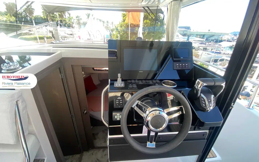 slider 7 Jeanneau Merry Fisher 895 Sport