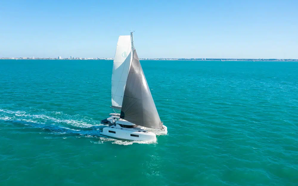 slider 3 Lagoon 38