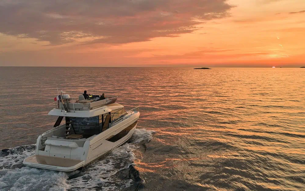 slider 0 Prestige Yachts F4.3
