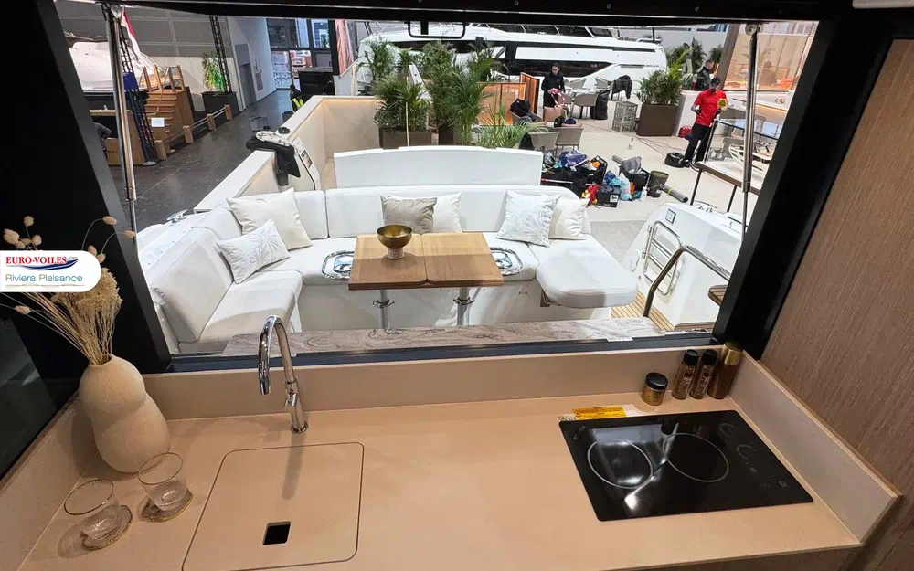 slider 9 Prestige Yachts F4.3