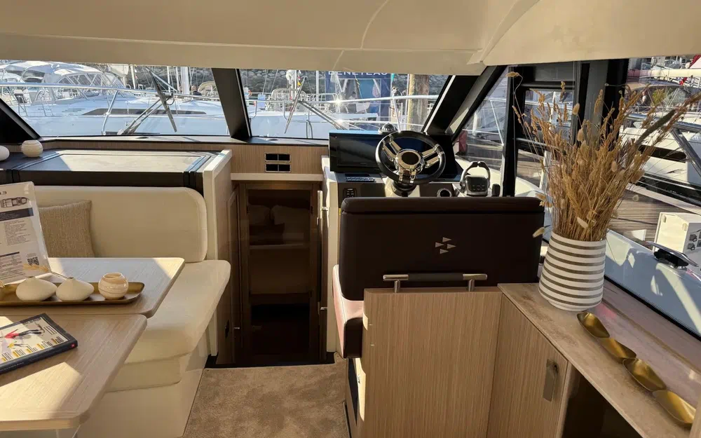 slider 2 Prestige Yachts F4.3