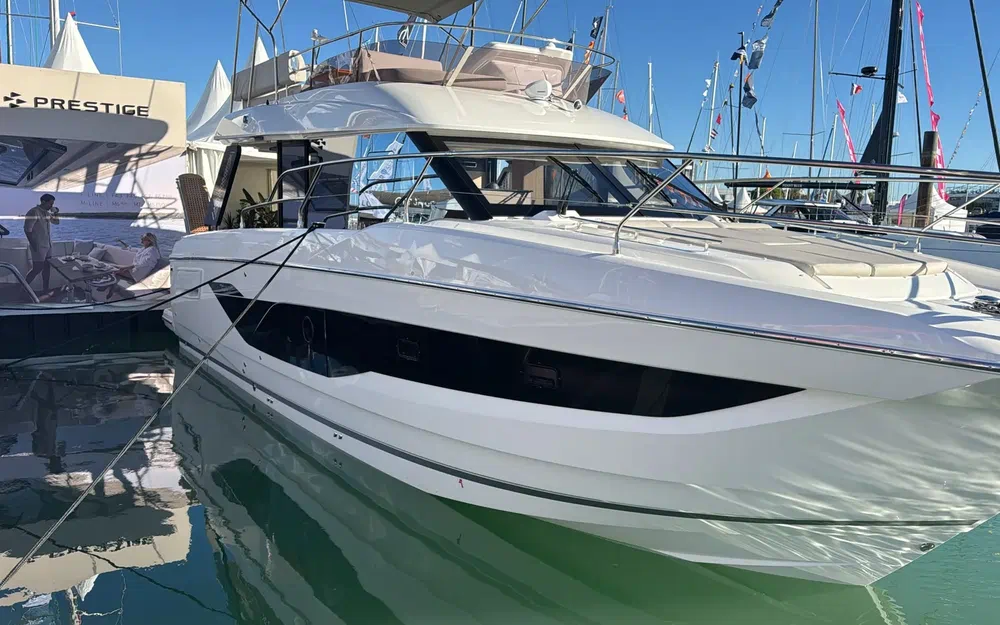 slider 0 Prestige Yachts F4.3