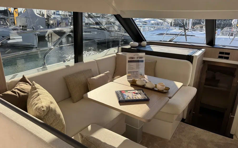 slider 1 Prestige Yachts F4.3
