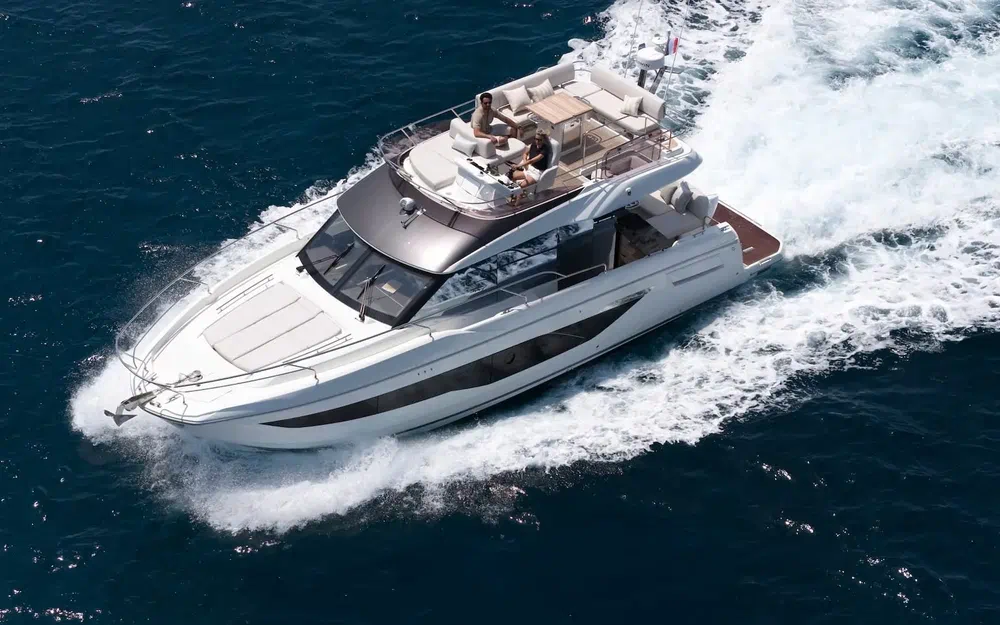 slider 2 Prestige Yachts F4.3