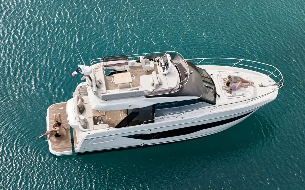 slider 3 Prestige Yachts F4.3