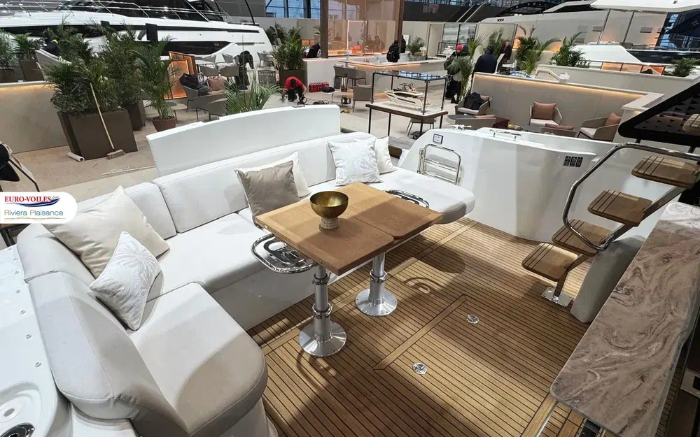 slider 5 Prestige Yachts F4.3