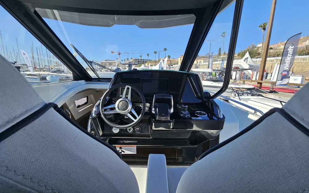 slider 9 Beneteau Gran Turismo 35