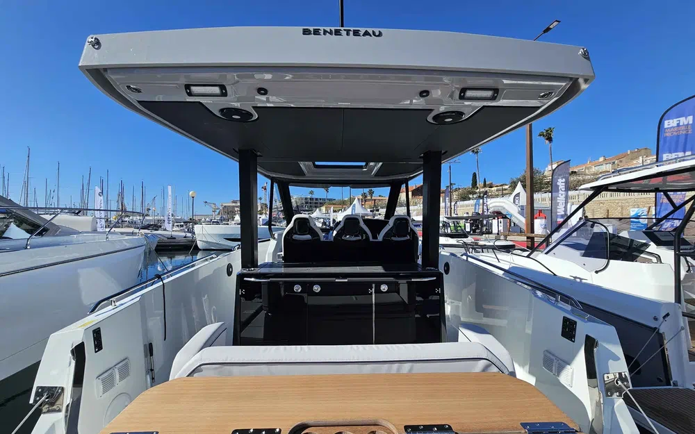 slider 6 Beneteau Gran Turismo 35
