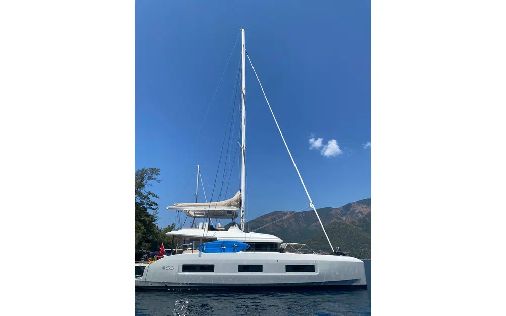 slider 4 Lagoon 55