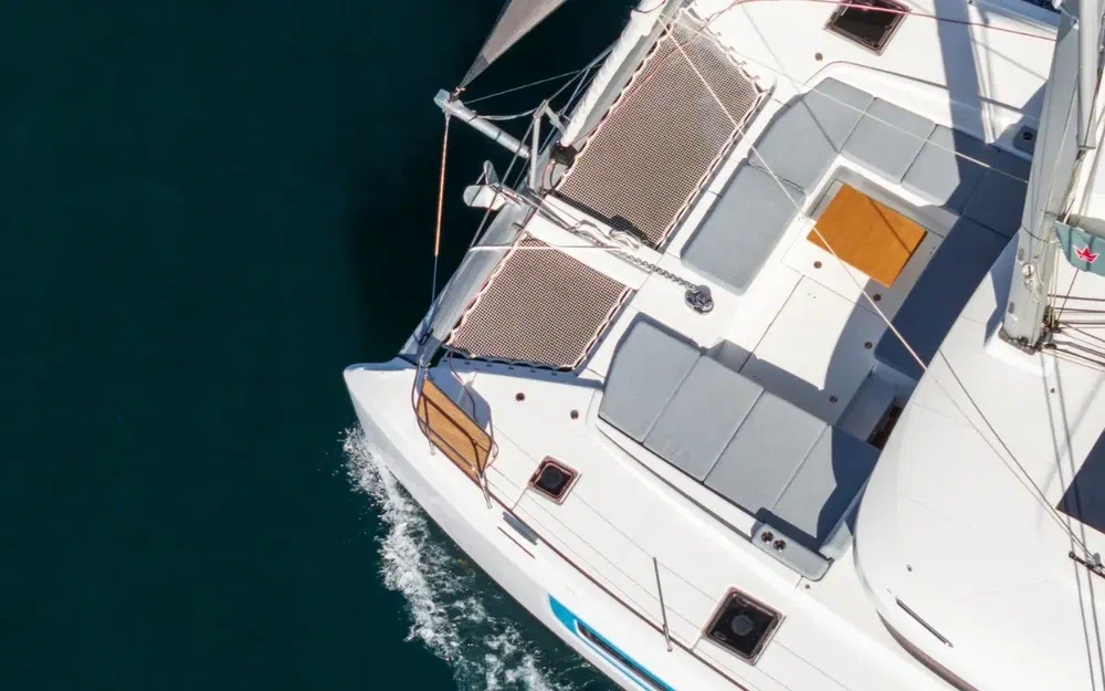 slider 1 Lagoon 47