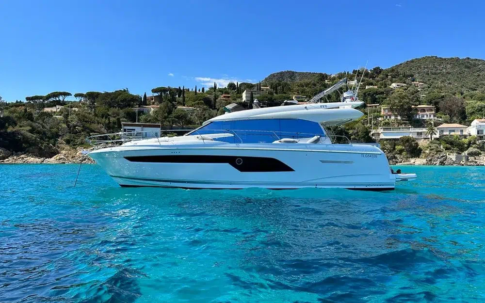 slider 0 Prestige Yachts 520 Fly
