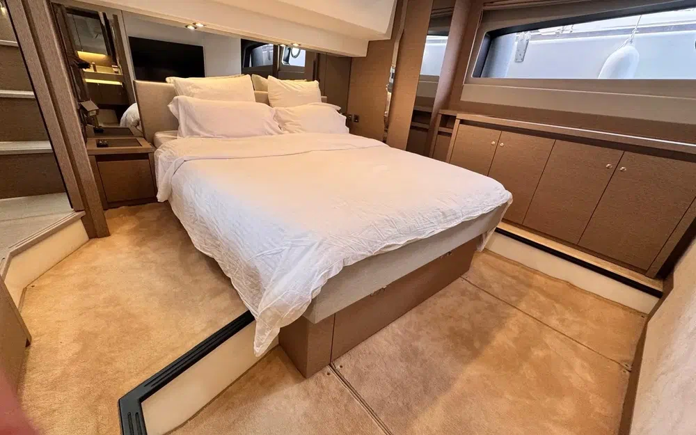 slider 11 Prestige Yachts 520 Fly