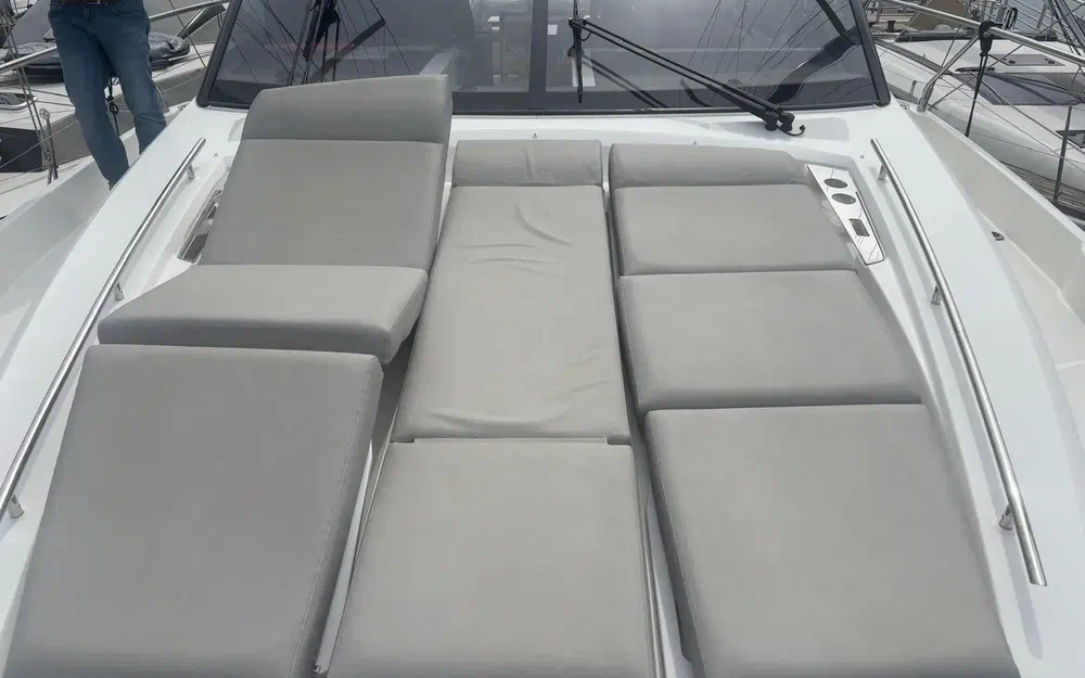 slider 16 Prestige Yachts 520 Fly