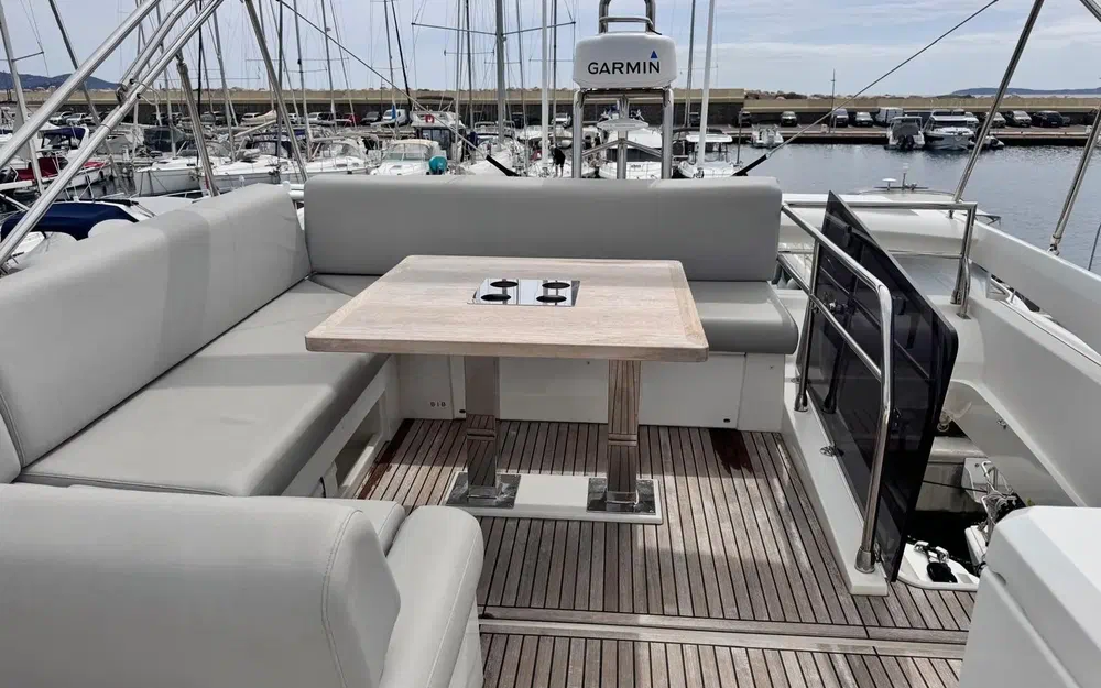 slider 19 Prestige Yachts 520 Fly