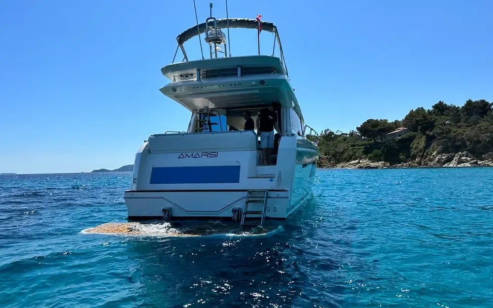 slider 2 Prestige Yachts 520 Fly
