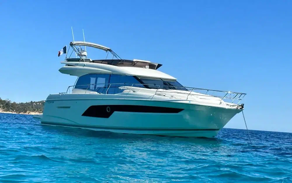 slider 3 Prestige Yachts 520 Fly