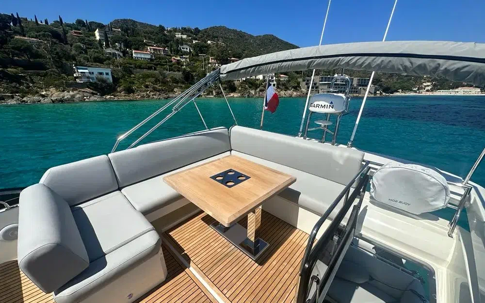 slider 5 Prestige Yachts 520 Fly