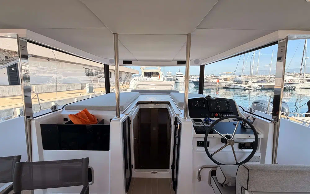 slider 12 Jeanneau Sea Loft 480