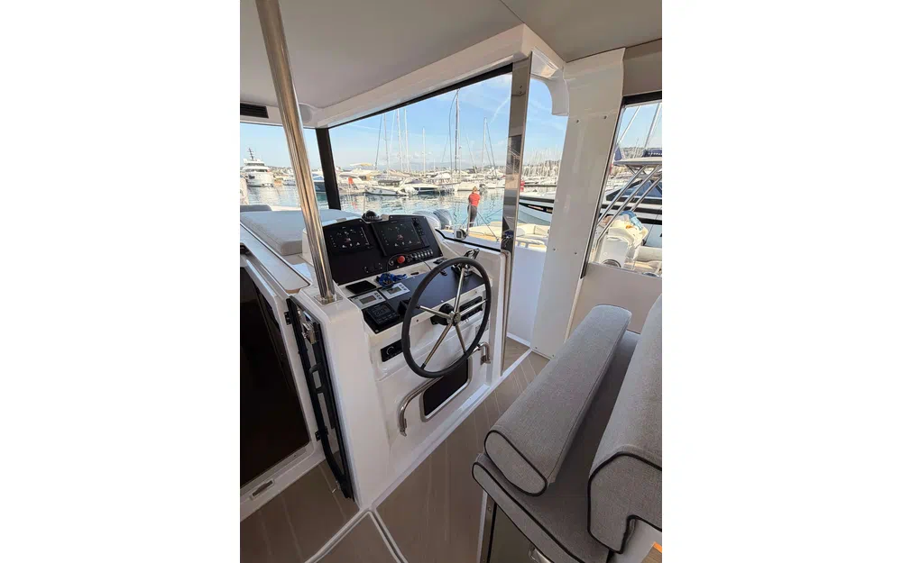 slider 13 Jeanneau Sea Loft 480