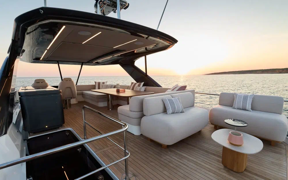 slider 10 Prestige Yachts F6.7
