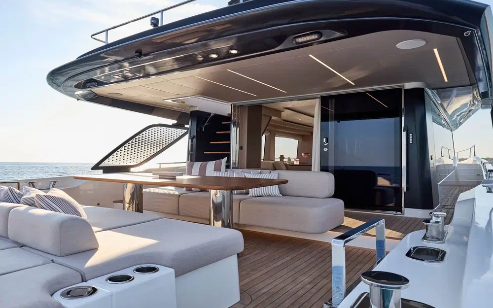 slider 1 Prestige Yachts F6.7