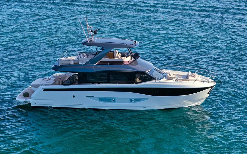 slider 3 Prestige Yachts F6.7