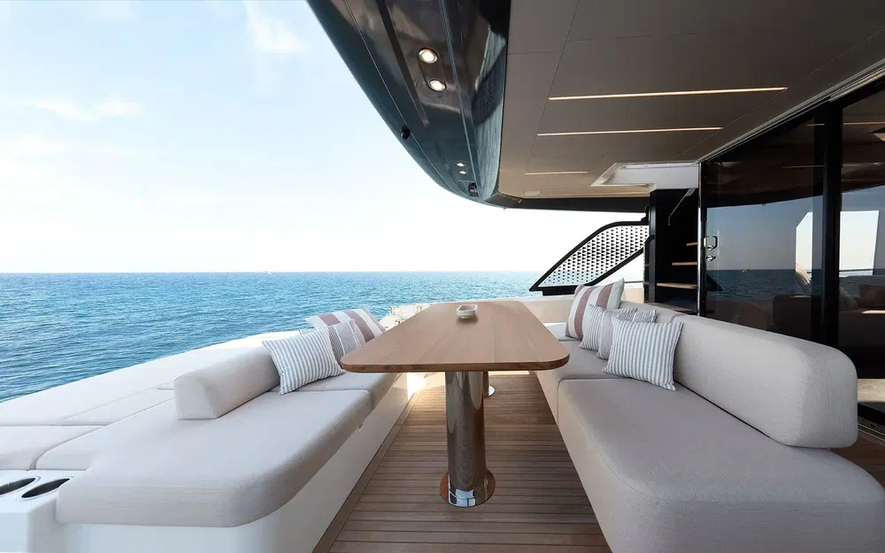slider 8 Prestige Yachts F6.7