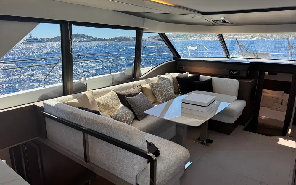 slider 11 Prestige Yachts M6
