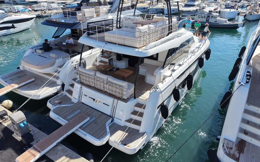 slider 12 Prestige Yachts M6