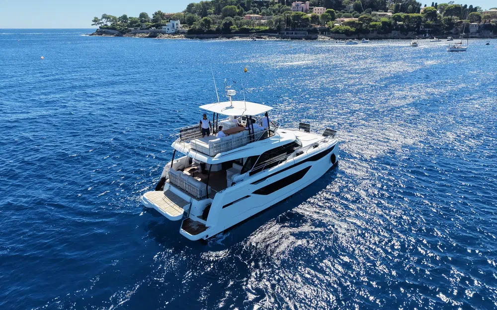 slider 2 Prestige Yachts M6