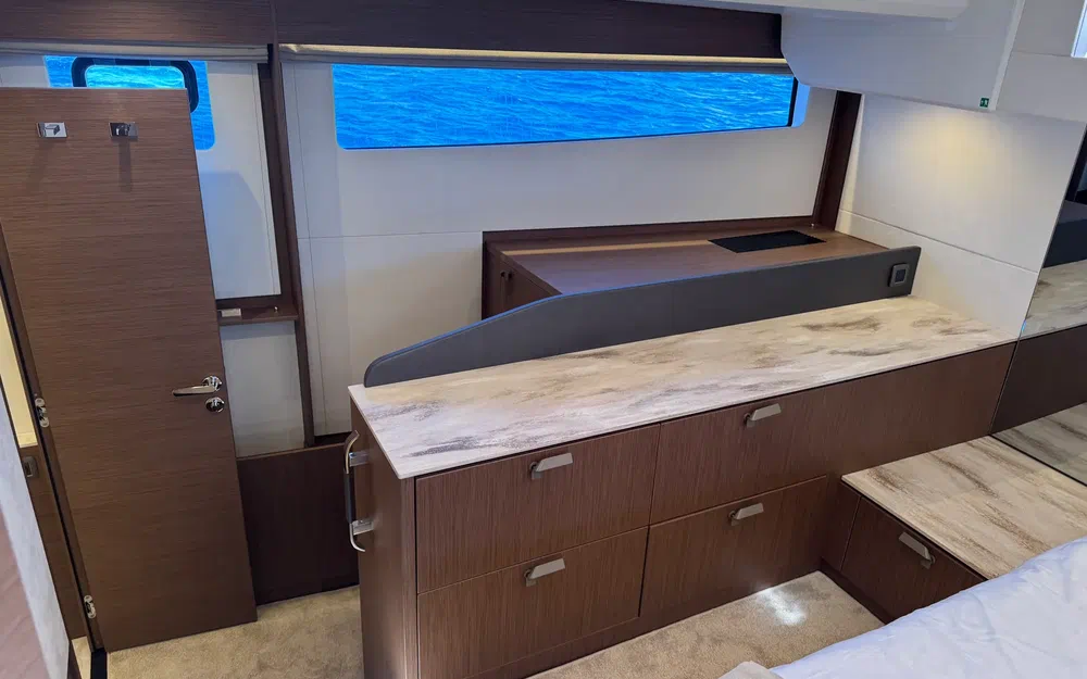 slider 3 Prestige Yachts M6