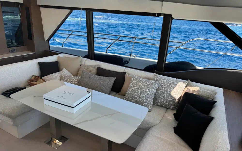 slider 6 Prestige Yachts M6