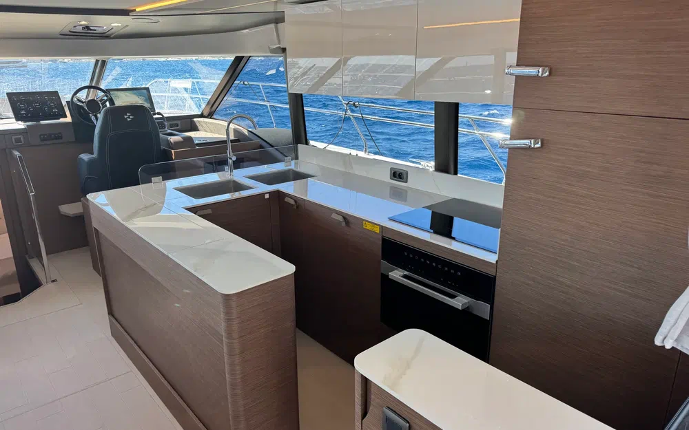 slider 7 Prestige Yachts M6