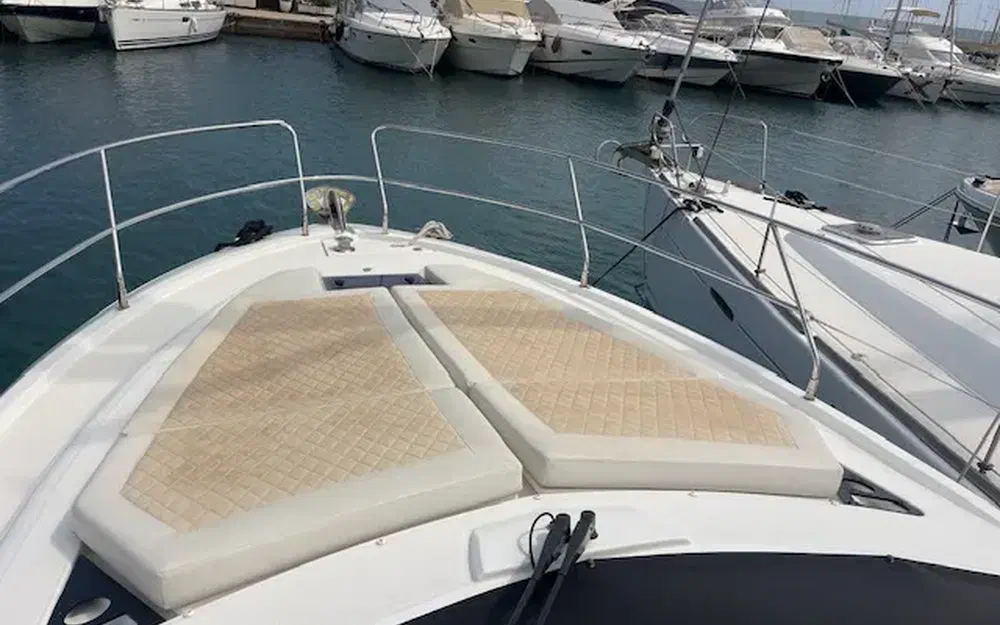 slider 18 Beneteau Gran Turismo 40