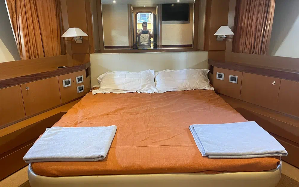 slider 4 Ferretti Altura 690