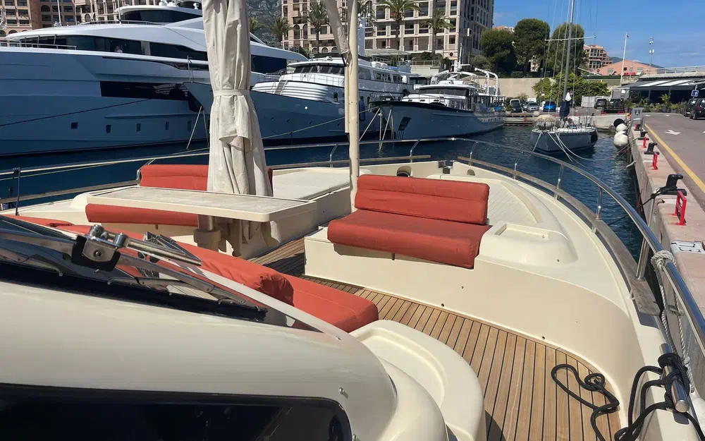 slider 18 Ferretti Altura 690