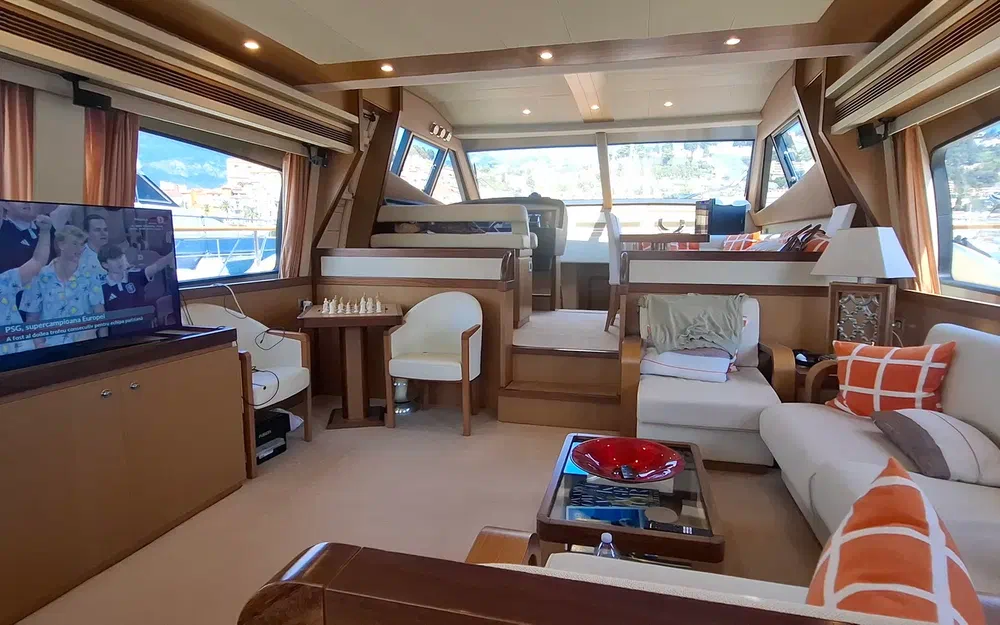 slider 26 Ferretti Altura 690
