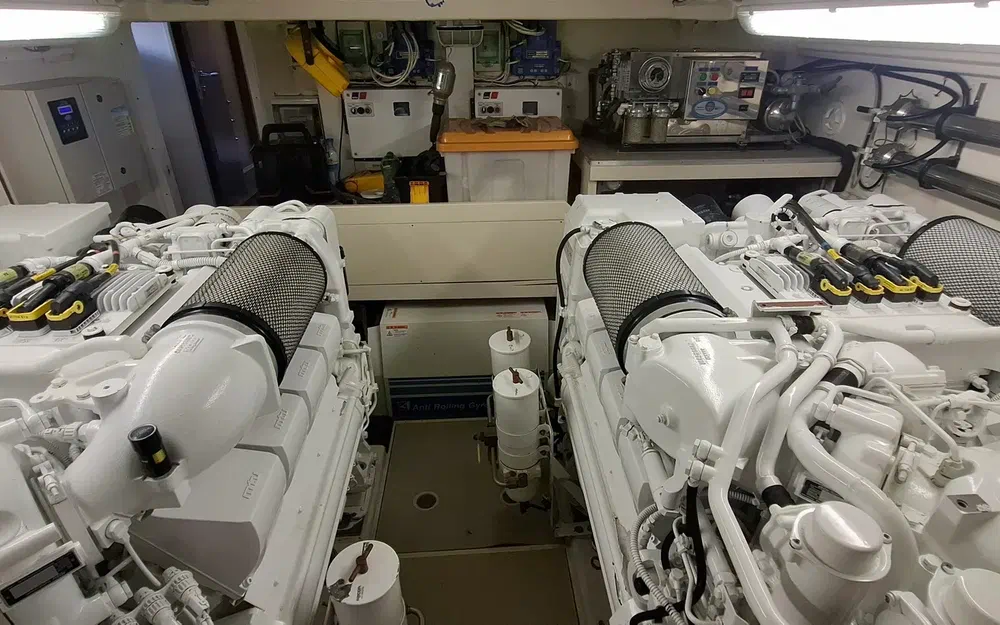 slider 28 Ferretti Altura 690