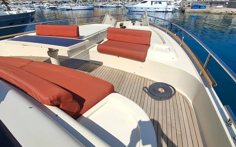 slider 6 Ferretti Altura 690