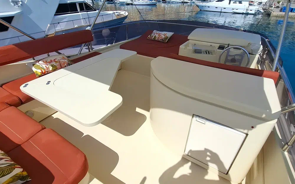 slider 12 Ferretti Altura 690