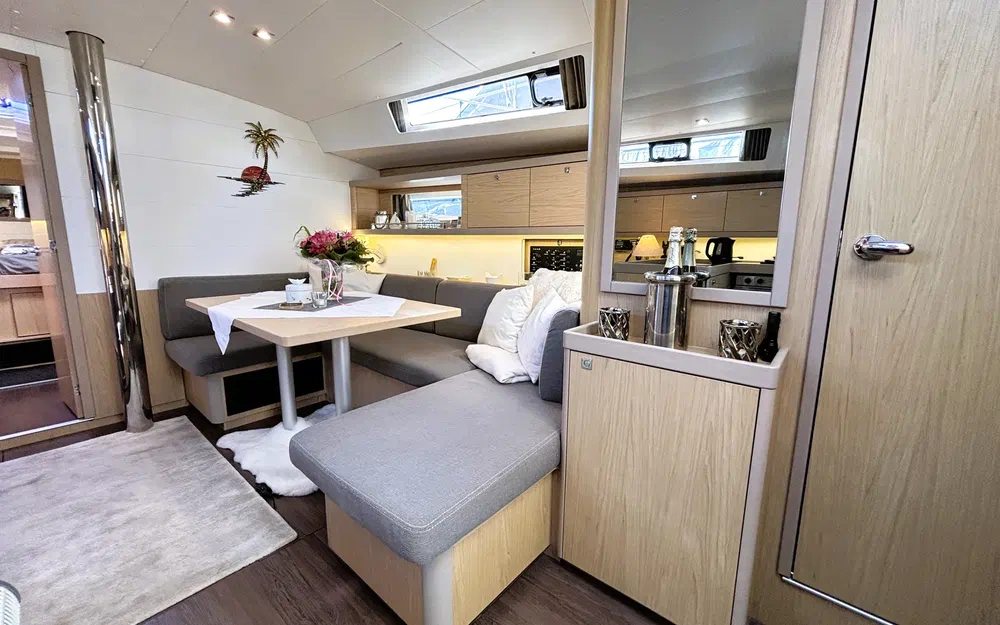 slider 16 Beneteau Oceanis 45