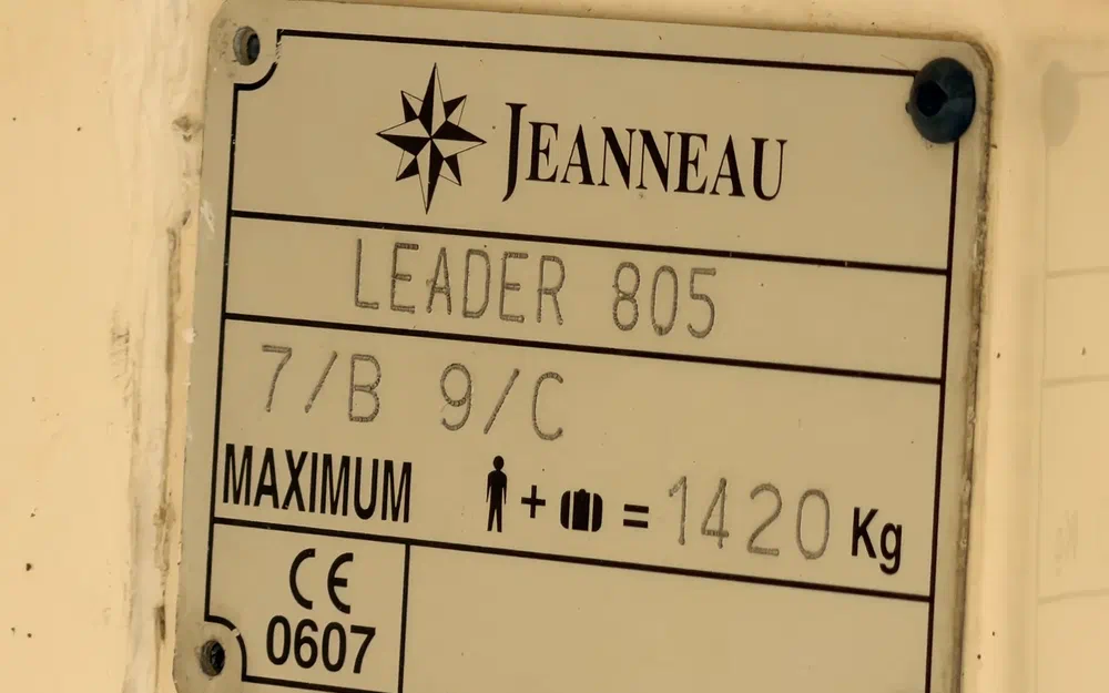 slider 23 Jeanneau Leader 805