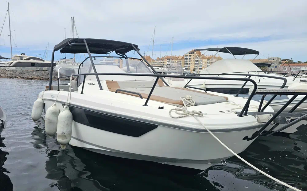 slider 1 Beneteau Flyer 8 SUNdeck