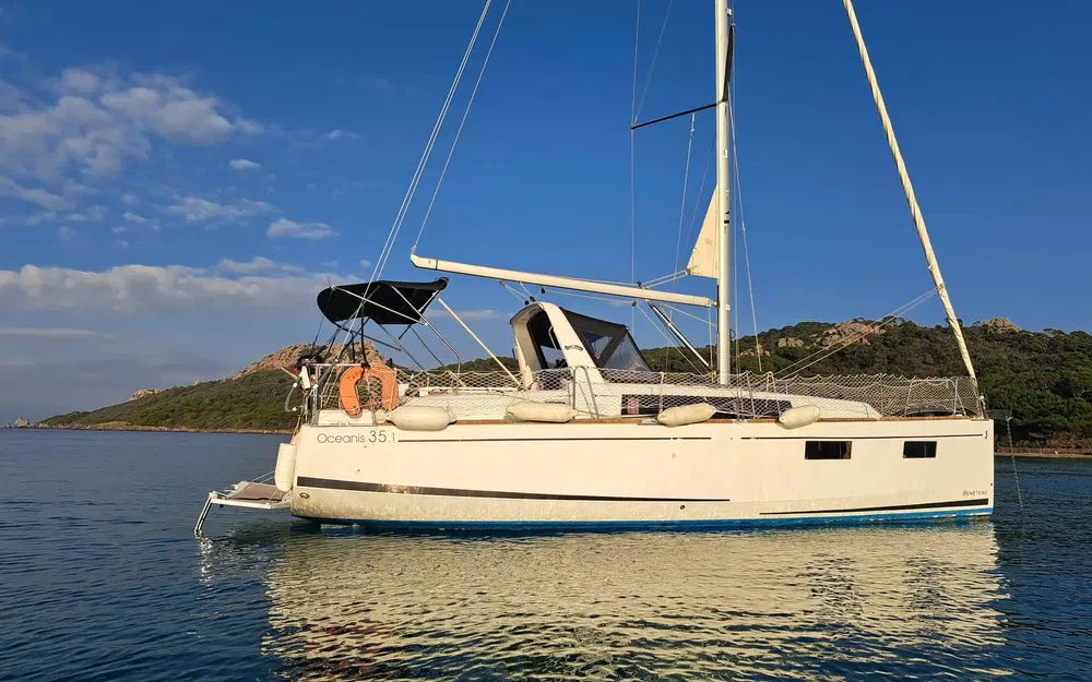 slider 1 Beneteau Oceanis 35.1